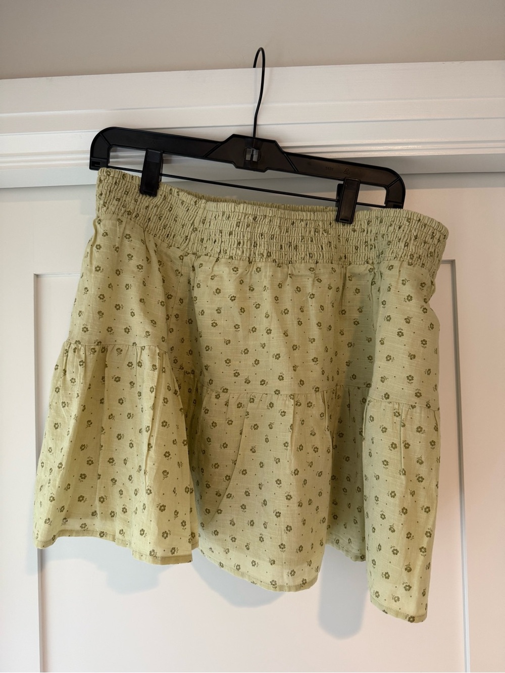 BP. Printed Tiered Ruffle Miniskirt Olive Floral Size L NWT